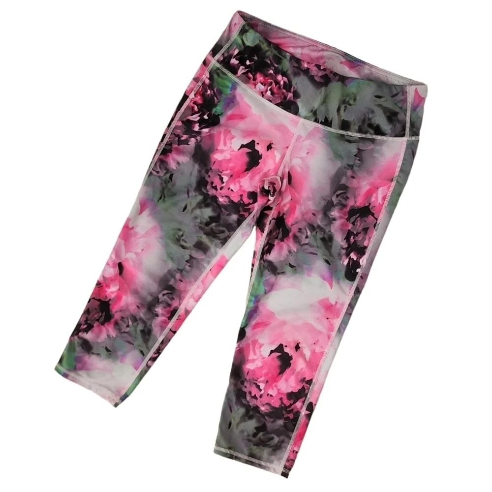 Athleta Chaturanga Floral Bloom Capri Leggings Pink Gray Print Size Medium.